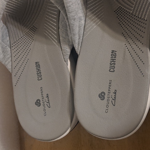 Clarks Cloudstepper Cushion Soft Flip Flop Sandals Womens Size 9 Gray & White - Picture 4 of 8